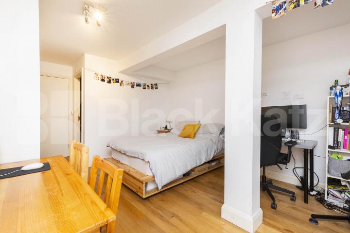 Large self contained studio with separate kitchen  Clarence Mews, Clapton Square